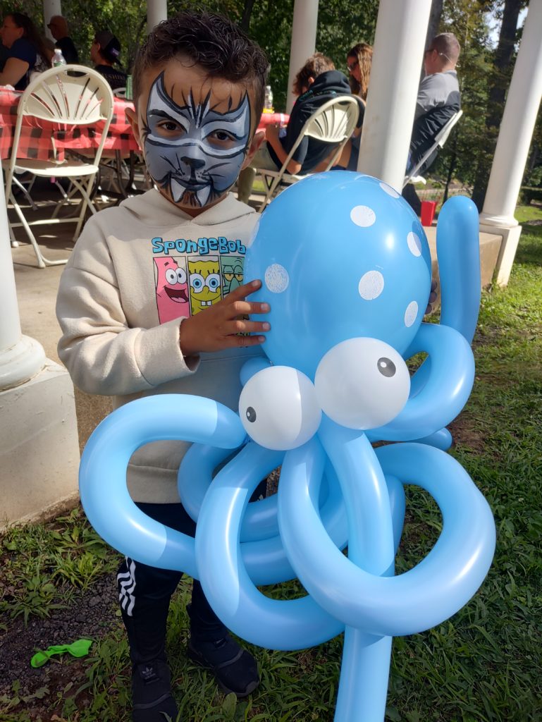 Balloon twisting octopus for party Hire a balloon twisters available in Ct, MA, and RI